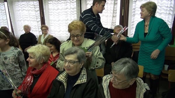 Cveće i pažnja za najstarije sugrađanke (VIDEO)