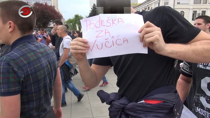 FOTOGRAFIJE DANA: Duhoviti insajderi protesta?! (FOTO)