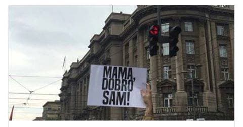 FOTOGRAFIJA DANA: Ubedljivo najbolje obeležje protesta! (FOTO)