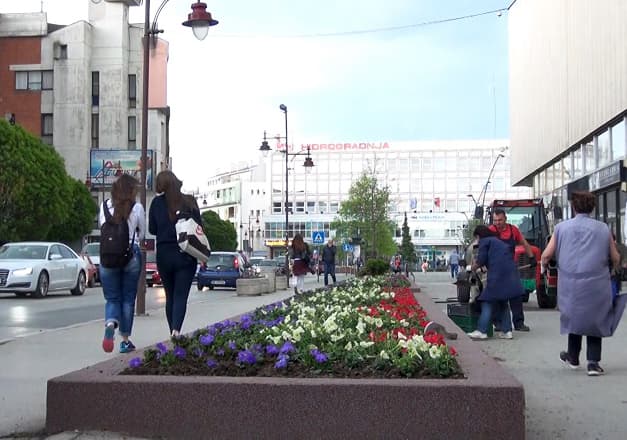 JESEN U MAJU: Danas promenljivo oblačno, povremeno sa kišom.