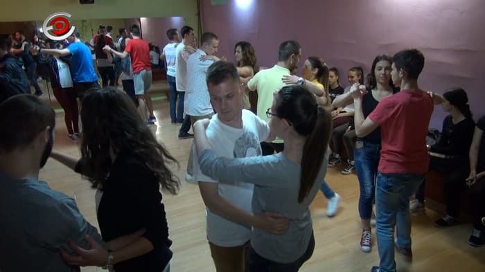 Čačak: Finalne pripreme za Maturski ples (VIDEO)