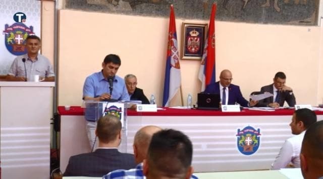 Drugi dan zasedanja čačanske Skupštine: Haos se nastavlja!