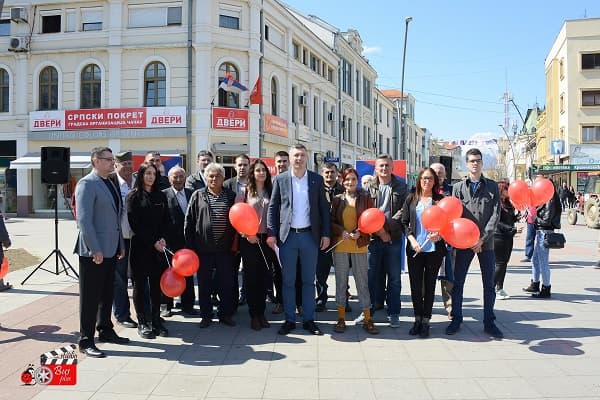 DVERI: Milune Todoroviću, grad je bankrotirao! Zašto ćutite!?