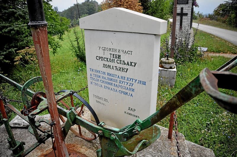 Spomenik srpskom seljaku u Pridvorici: Uvek aktuelna poruka (FOTO)