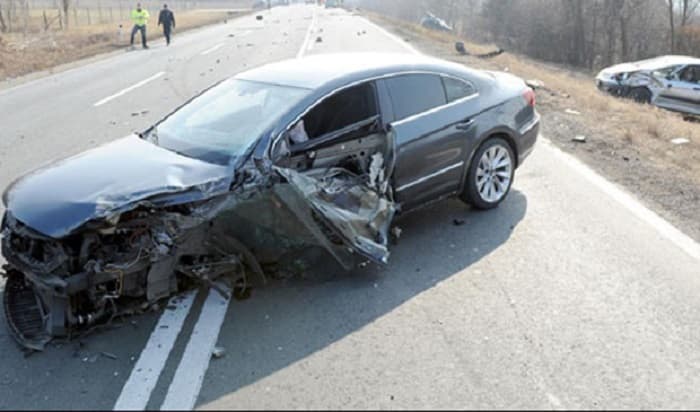 Poginula žena iz BMW-a, muškarcu se bore za život
