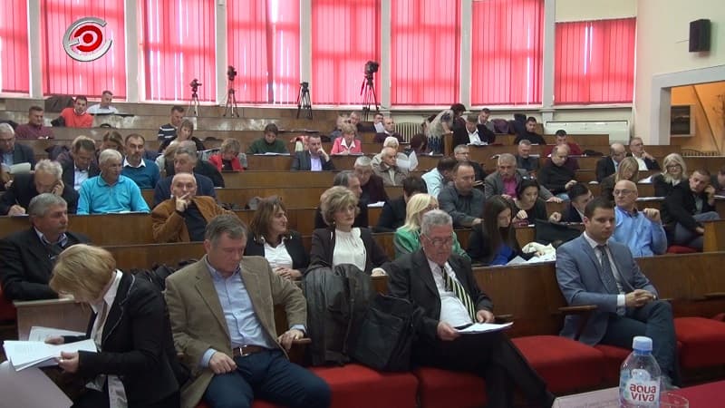 Svađa čačanskih naprednjaka; Dveri: Ništa novo! (VIDEO)