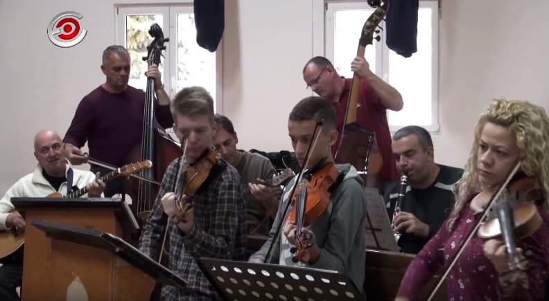 Koncert "Pesmom i svirkom kroz Srbiju"