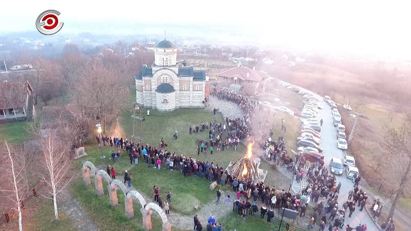 Badnje veče u Hramu Svetog kneza Lazara na brdu Ljubiću (VIDEO)