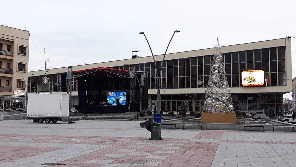 Sve spremno za doček Pravoslavne Nove godine na Trgu u Čačku (VIDEO)