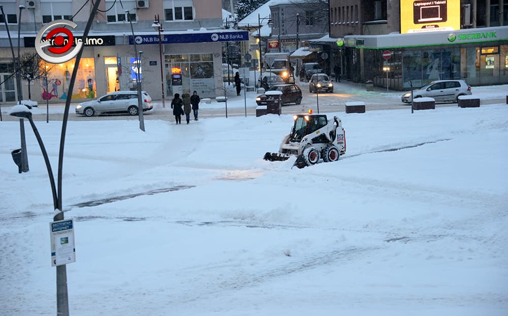Čačak: Zimska služba na zadatku i u centru grada (FOTO)