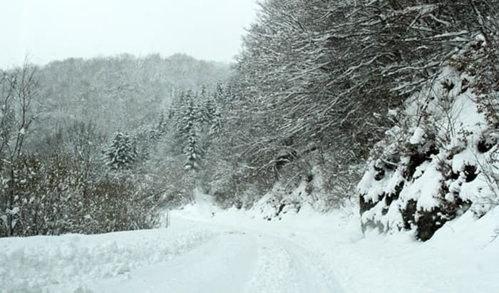 IVANJICA POD SNEGOM: Ovo su neprohodni pravci