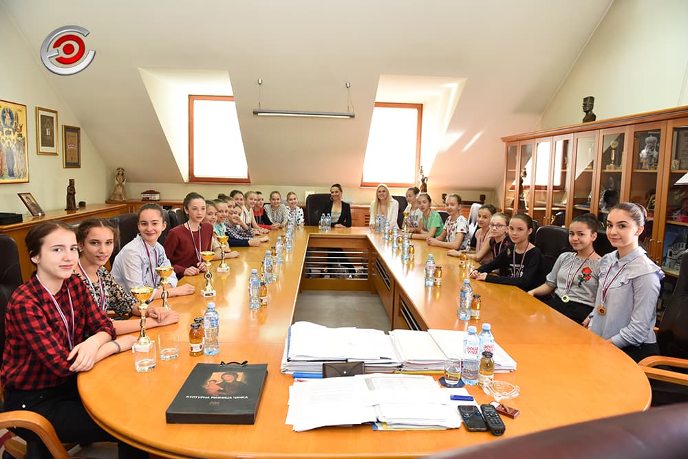 Čačanske balerine na svečanom prijemu kod gradonačelnika (FOTO)