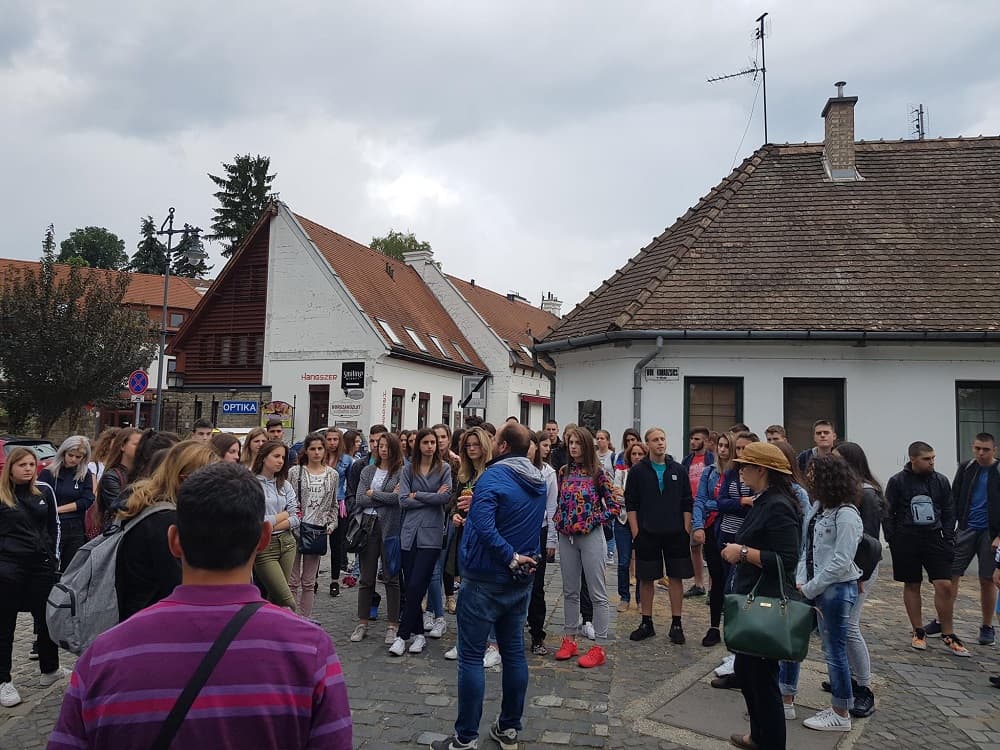 Čačanski vukovci otputovali na nagradnu ekskurziju u Prag i Beč