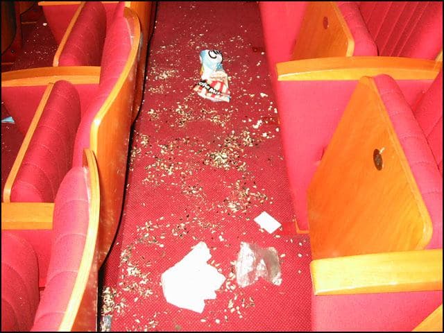 Šta će nama najsavremeniji bioskop kada pojedinci opštu kulturu nemaju?! (FOTO)