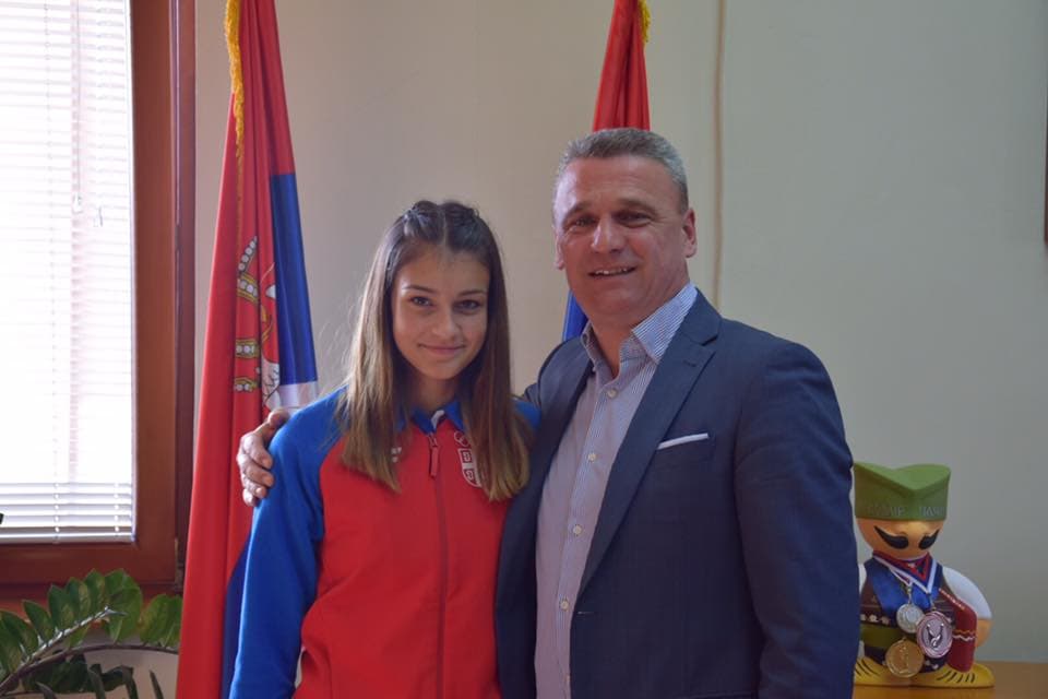 Prijem za atletičarku Ivanu Ilić i njenog trenera kod gradonačelnika Čačka (FOTO)
