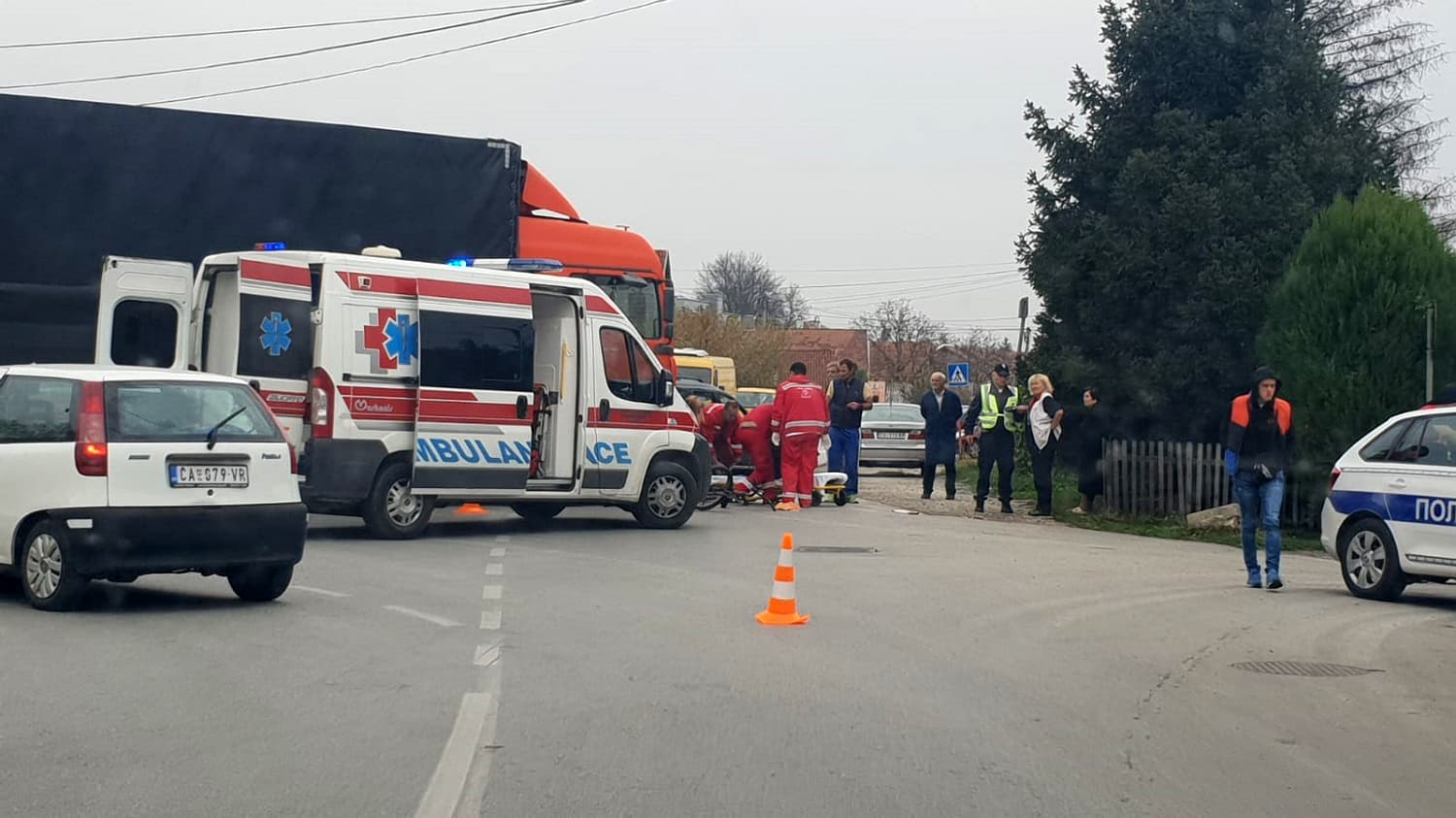 REPORTERI U EPICENTRU: Oboren biciklista u Ljubiću (FOTO)