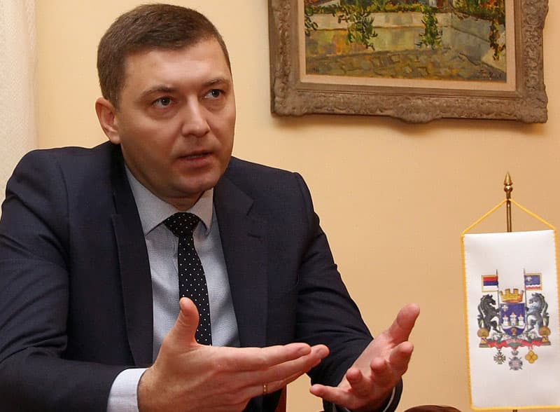 Gradonačelnik Šapca u radno vreme vodi kampanju u Dragačevu!