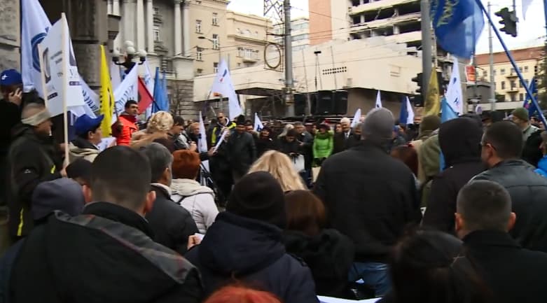 Protest prosvetara ispred Vlade: U Čačku štrajkovale sve škole