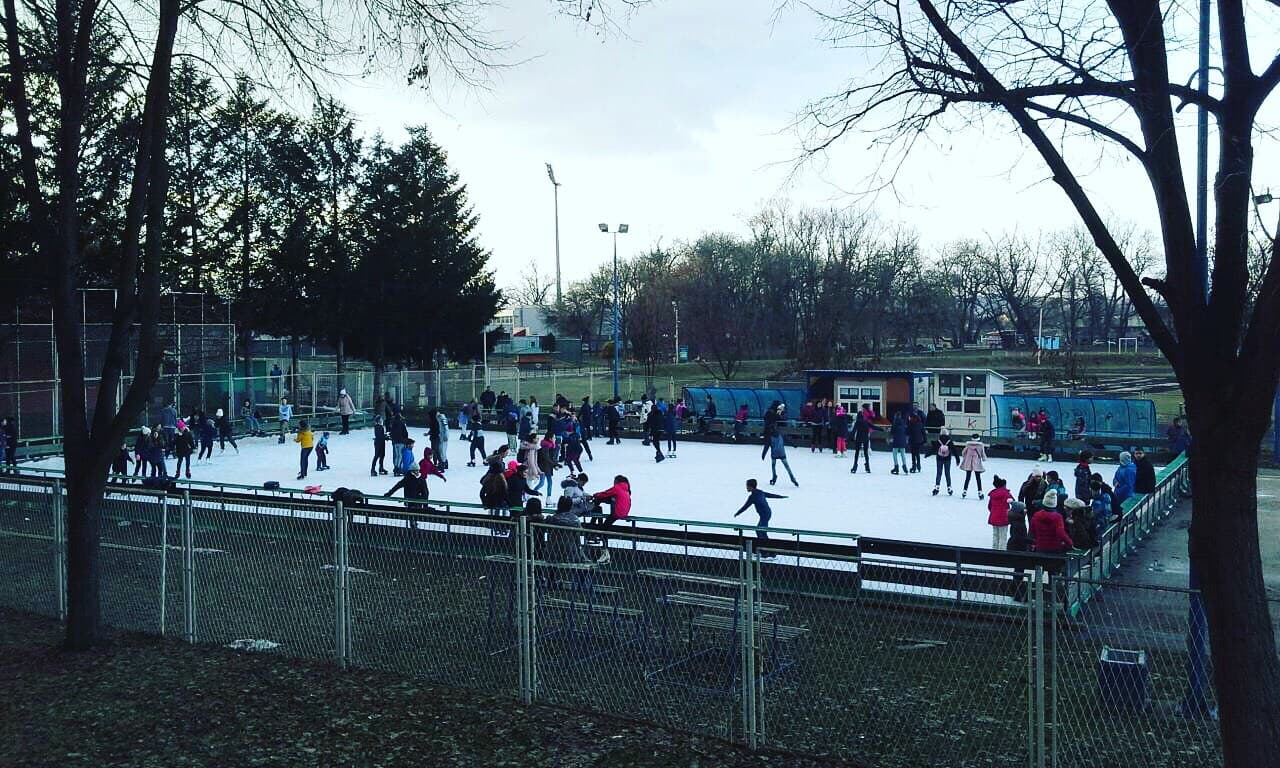 Prvog dana raspusta na stotine klizača na gradskom klizalištu