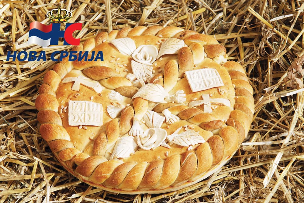 Tradicionalno lomljenje česnice na Gradskom trgu u Čačku u organizaciji Nove Srbije