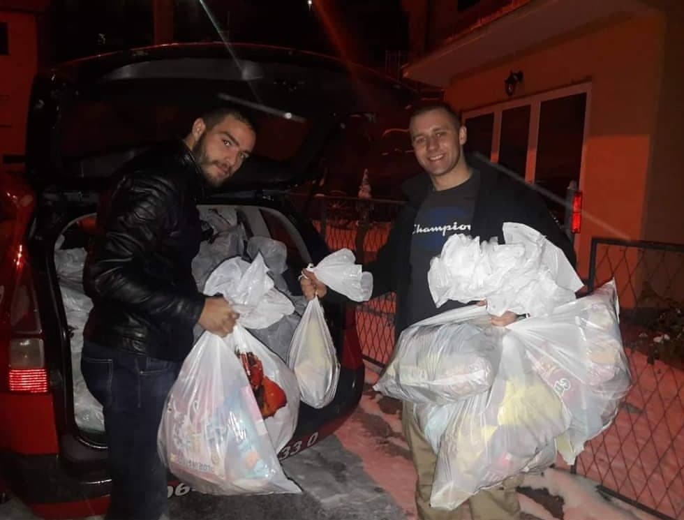 Čačak: Volonteri Kancelarije za mlade pripremili preko 500 paketića