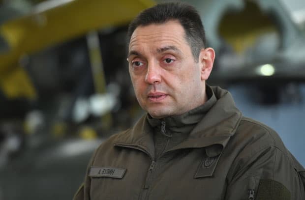 APSOLUTNI HIT! VULIN JE USPEO DA PREVAZIčE SAM SEBE: Ministar odbrane čestitao Božić PATRIJARHU PAVLU!