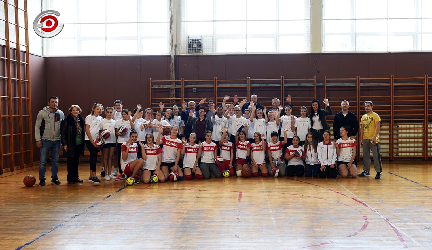 Vredna donacija u sportskoj opremi za OŠ "Tanasko Rajić" (VIDEO + FOTO)