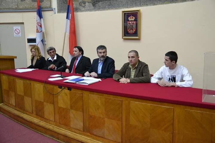 SNS: Organizator protesta član Dveri i bivši član SNS