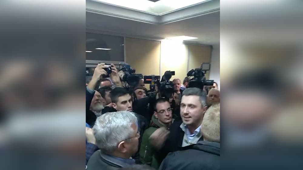 Deo opozicije i protestanata ušli u zgradu RTS-a, mole za hitno uključenje u program (LIVE)