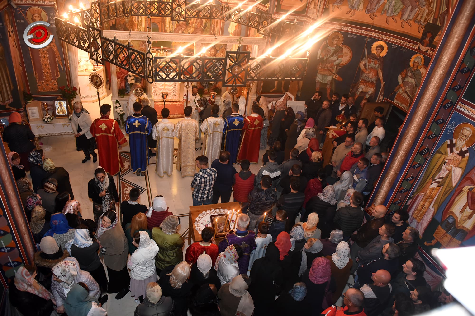 Vaskršnja liturgija u crkvi Svetog kneza Lazara u Ljubiću (FOTO)
