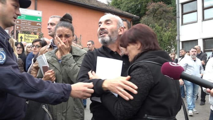 Tužna slika jednog društva: Radnici podržali direktora i vređali porodicu pokojnog kolege (VIDEO)