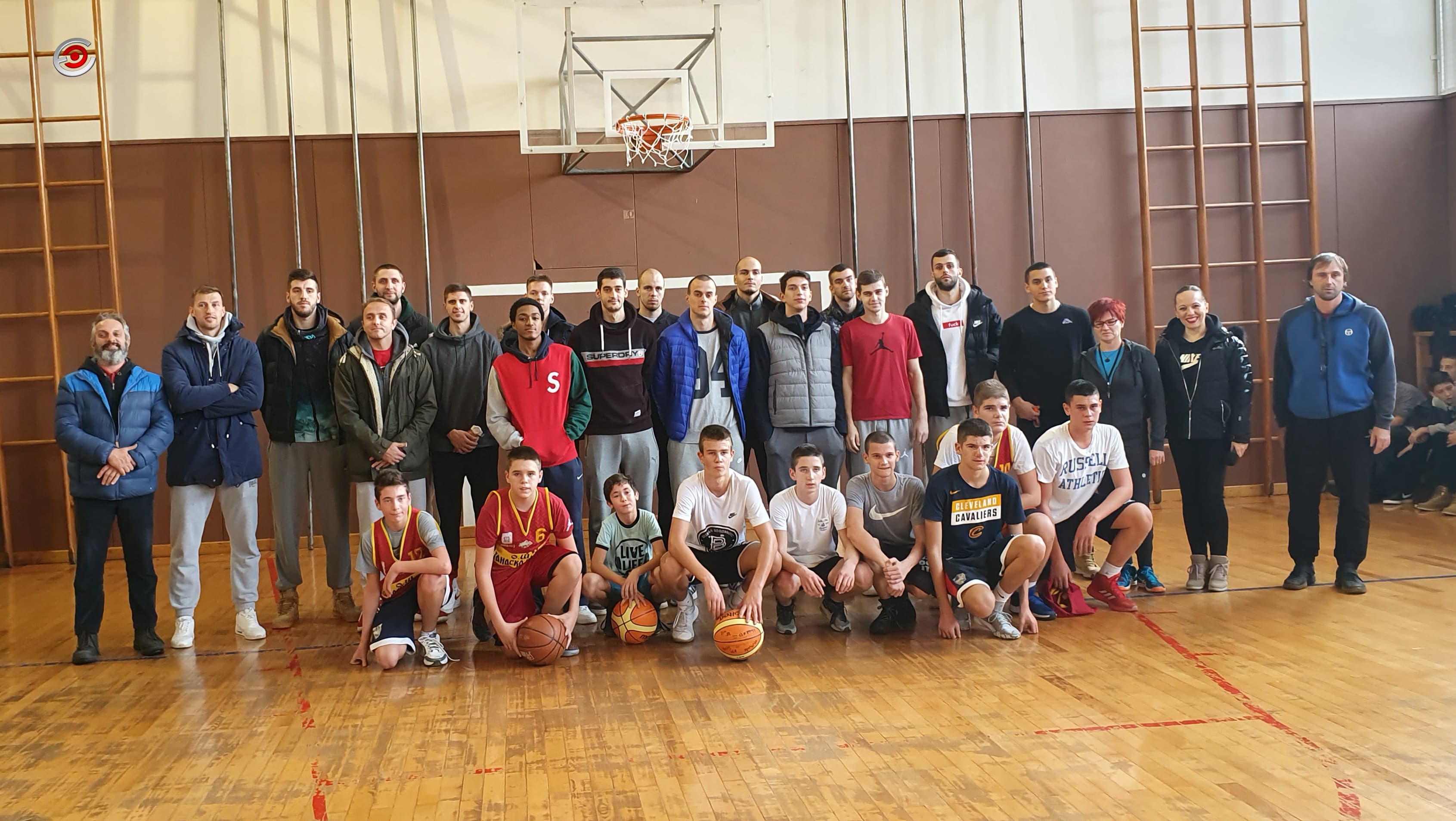 Humanitarna utakmica u OŠ "Tanasko Rajić" uz podršku prvog tima KK Borac (VIDEO)