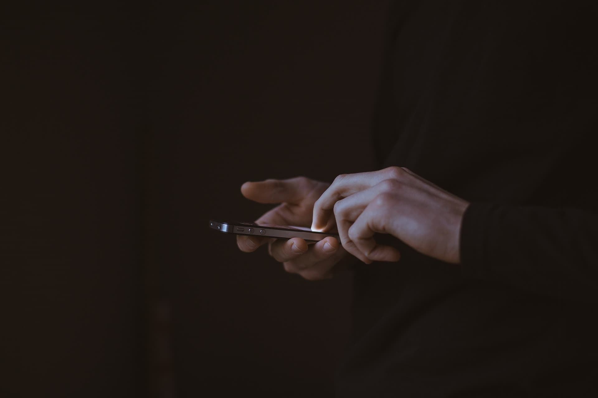 Građani Srbije dobili uznemirujuću SMS poruku o korona virusu