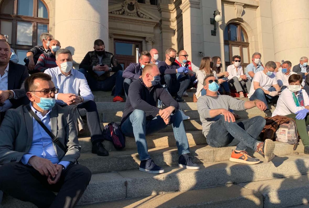 Protest opozicije ispred Skupštine u Beogradu