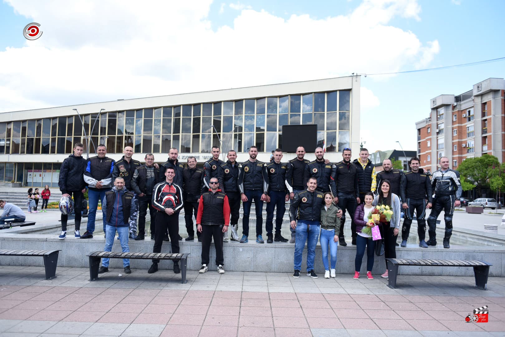 NESVAKIDAŠNJA SLIKA IZ ČAČKA: Veridba u centru grada uz bajkere MK "Spartanci" (FOTO)