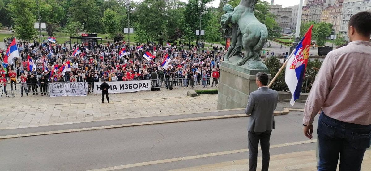 Dveri: Održan protest podrške Bošku Obradoviću i Ivanu Kostiću, treći put predat zahtev RTS-u