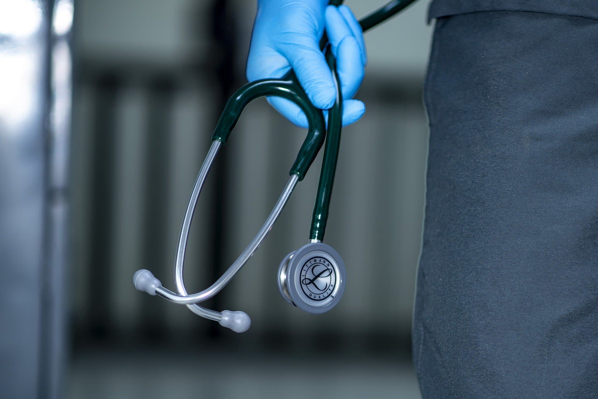 Država upućuje zdravstvene radnike u bolnice, koje nemaju dovoljno osoblja za subijanje epidemije