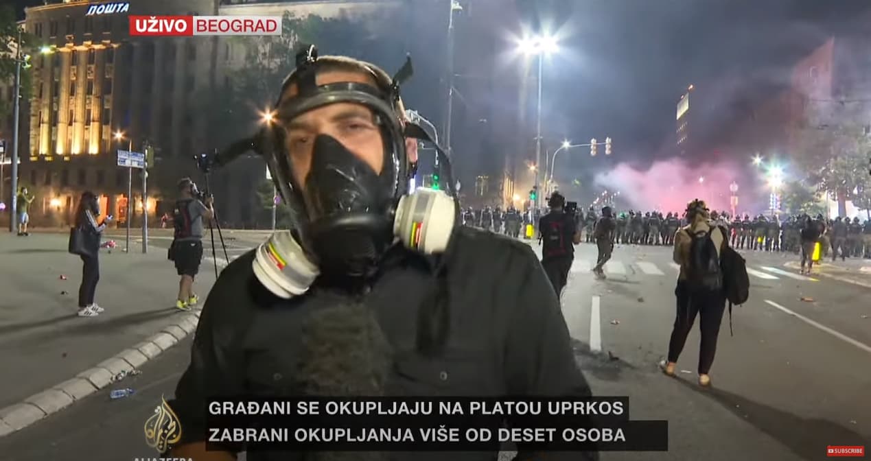 NEVIčENI NAPADI NA NOVINARE, SNIMATELJE, FOTOREPORTERE: Razbijene glave, krv i polomljena oprema