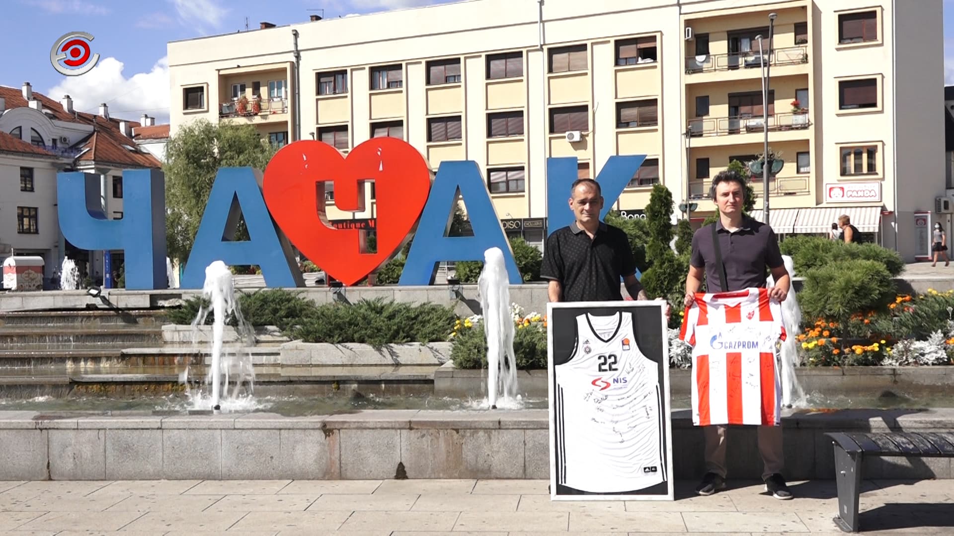 Dresovi Crvene zvezde i Partizana na humanitarnoj aukciji za pomoć Milošu Zariću (VIDEO)