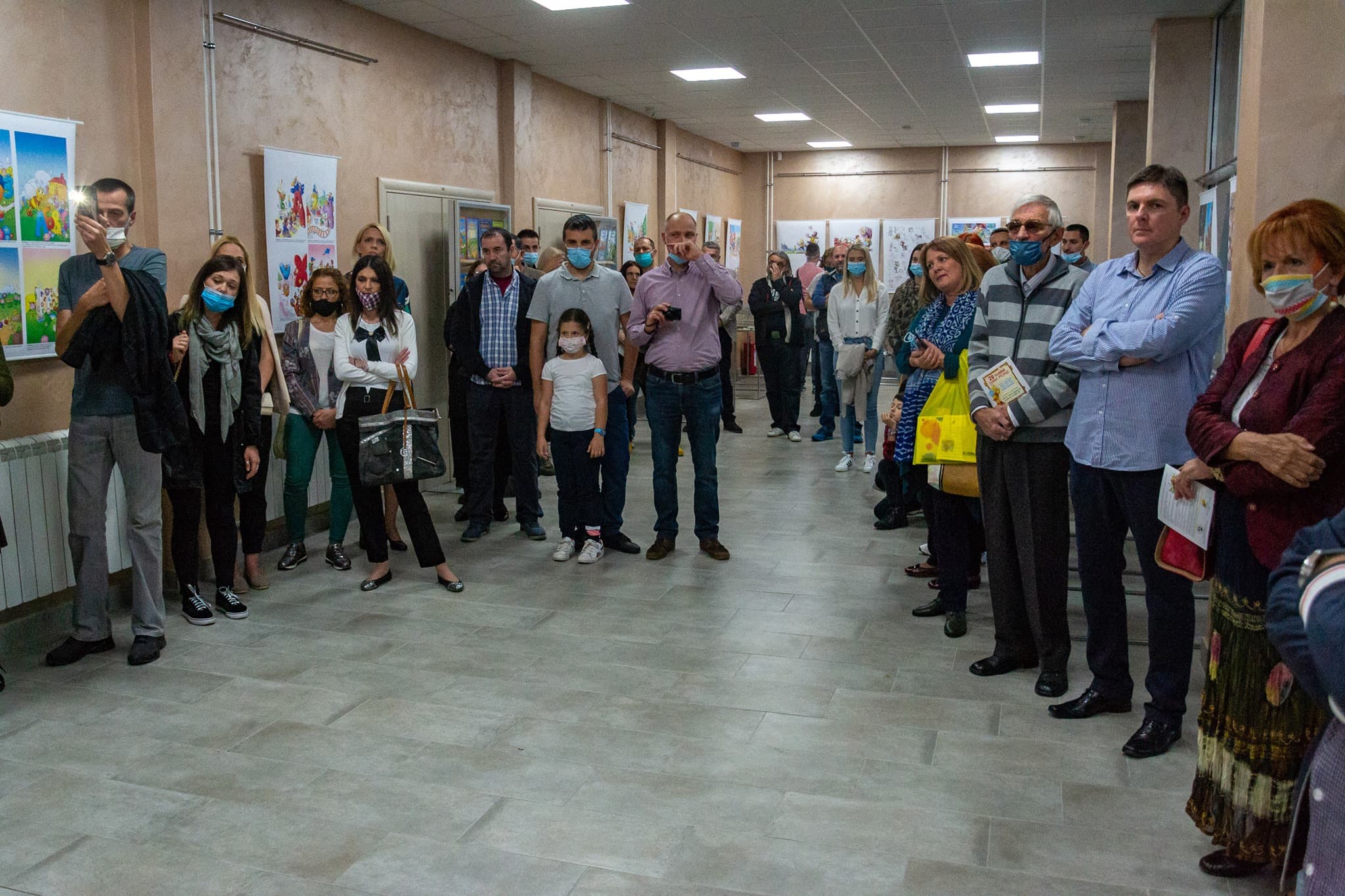 Izložba "Dvadeset godina zujanja Pčelice" u Gradskoj biblioteci
