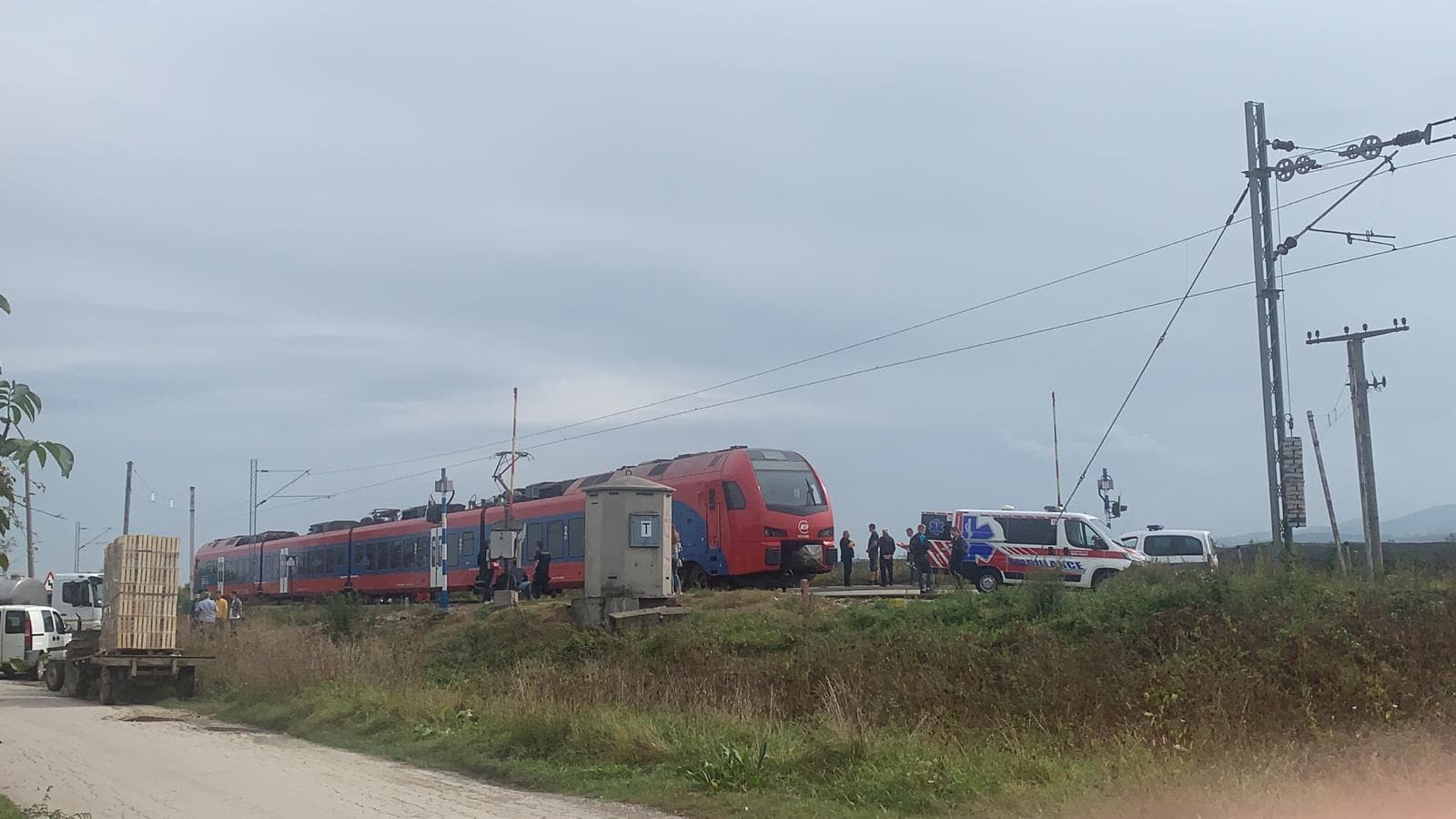 Teško povređena žena na pružnom prelazu u Kulinovačkom polju