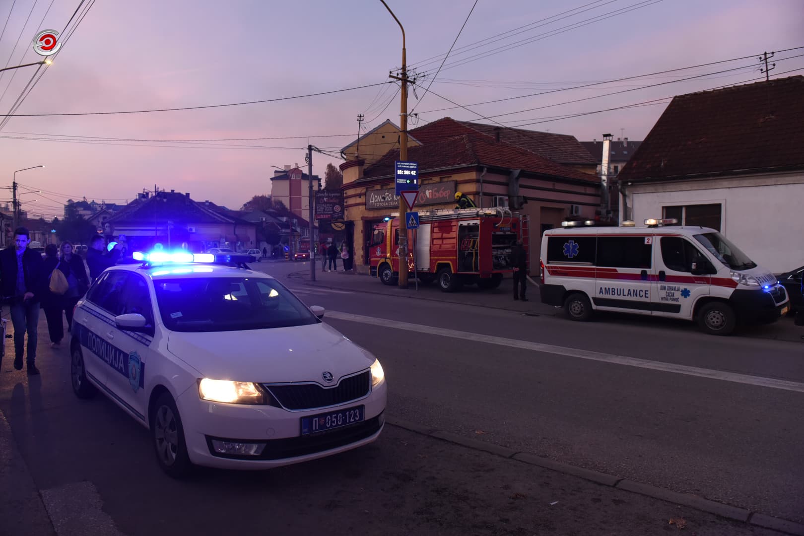 Požar u centru Čačka, oštećeno nekoliko kuća (FOTO+VIDEO)