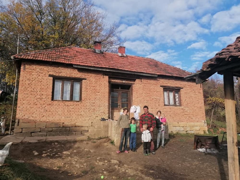 Pomozimo da porodica Plazinić sa četvoro dece iz Guberevaca dobije kupatilo