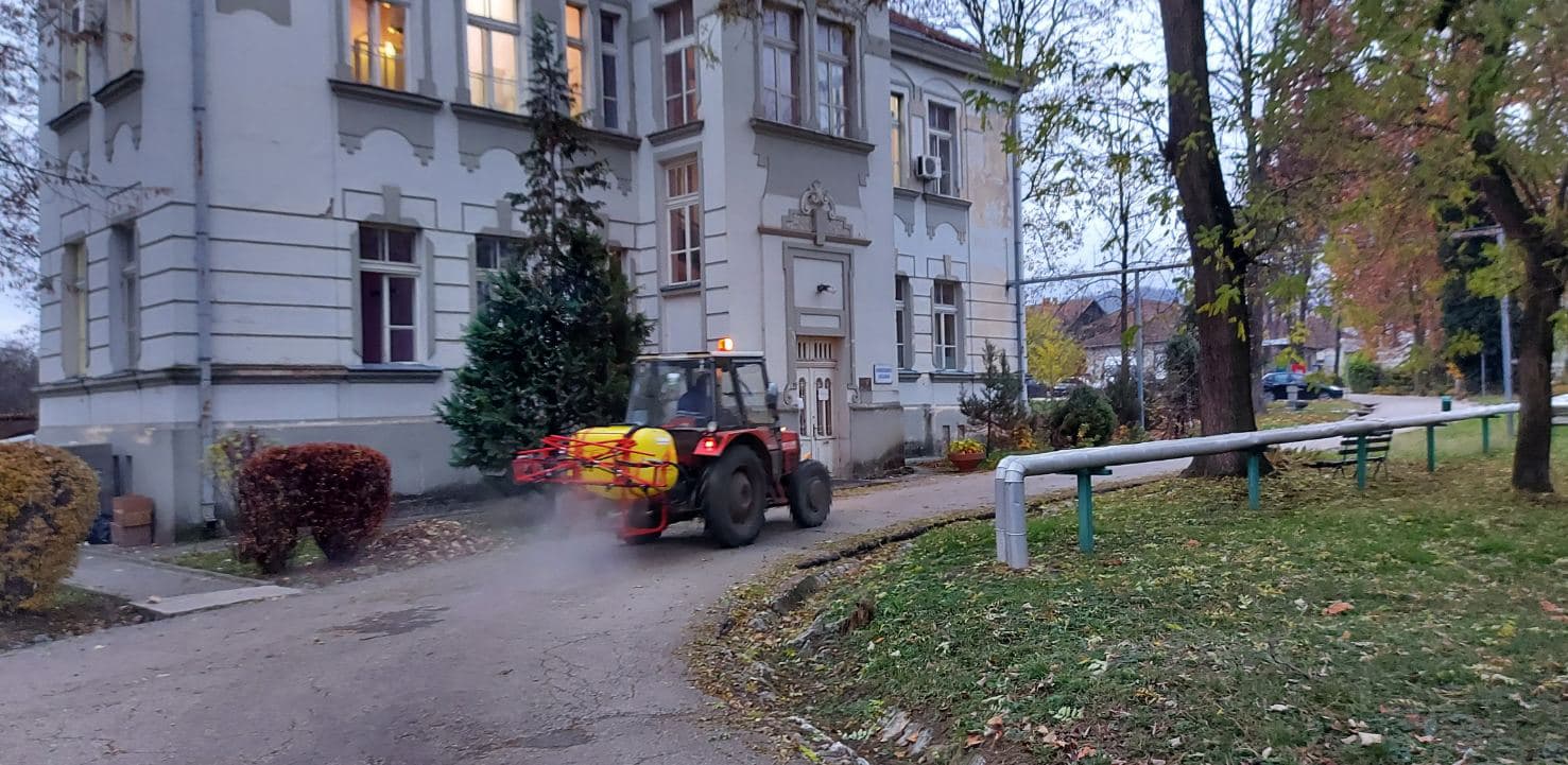 JKP "Komunalac" vrši dezinfekciju značajnih objekata i javnih površina