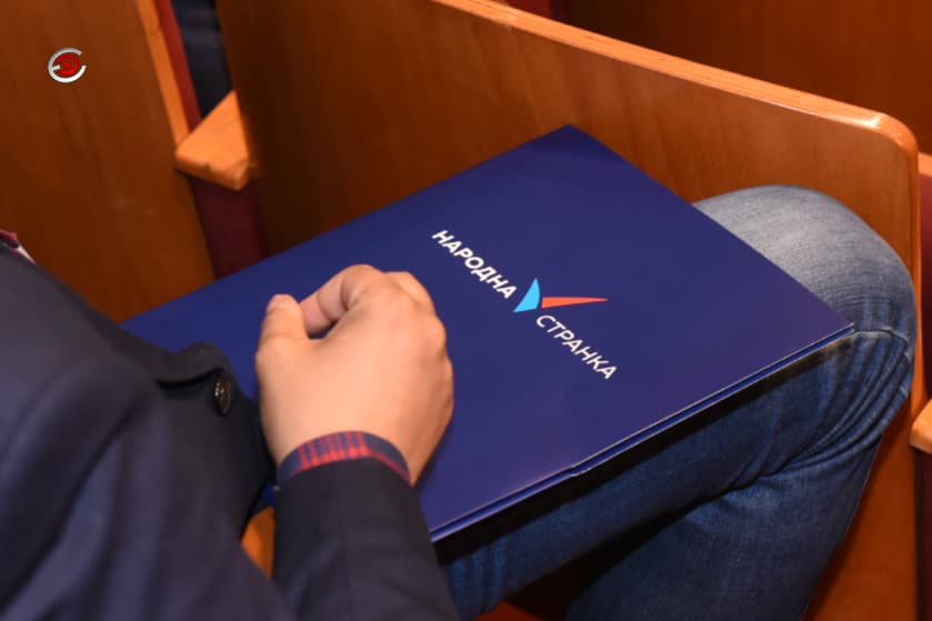 Narodna stranka: Umesto novogodišnje rasvete i koncerta, upalite nadu za život dece