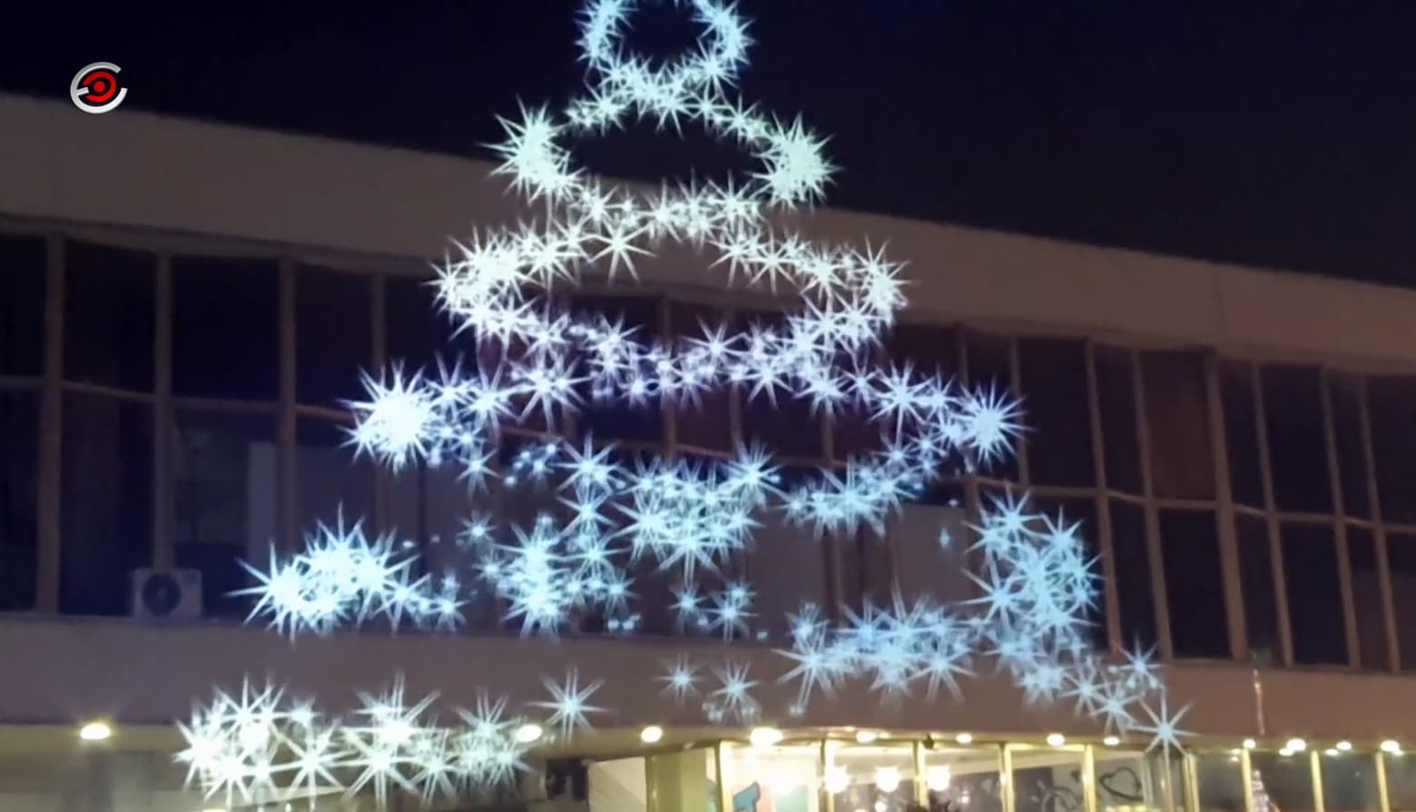 Čačak: 3D projekcija na otvorenom sa novogodišnjim motivima (VIDEO)