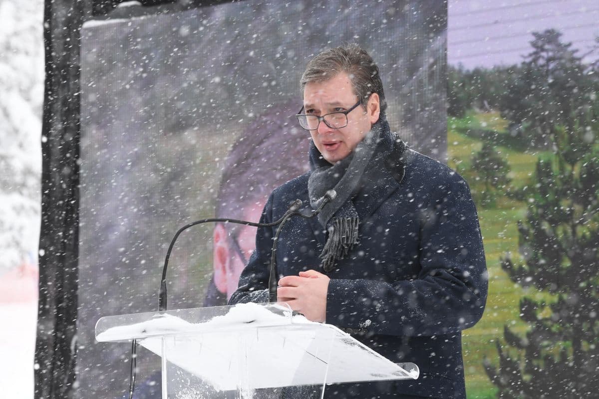 Vučić o zahtevima frilensera: Možete da rušite institucije i sajtove, ali porez ima da se plati
