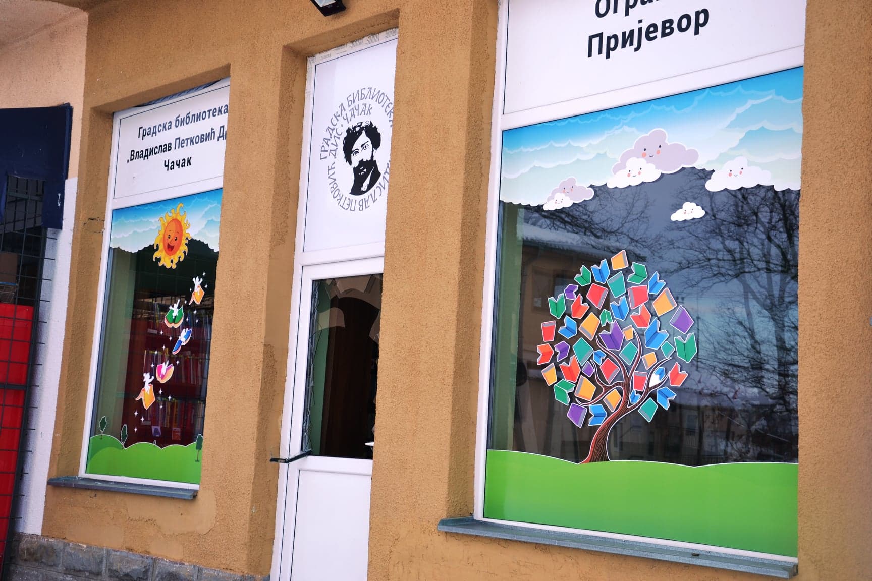 Obijene prostorije novog ogranka Gradske biblioteke u Prijevoru, lopovi odneli kafu i pet knjiga (FOTO)