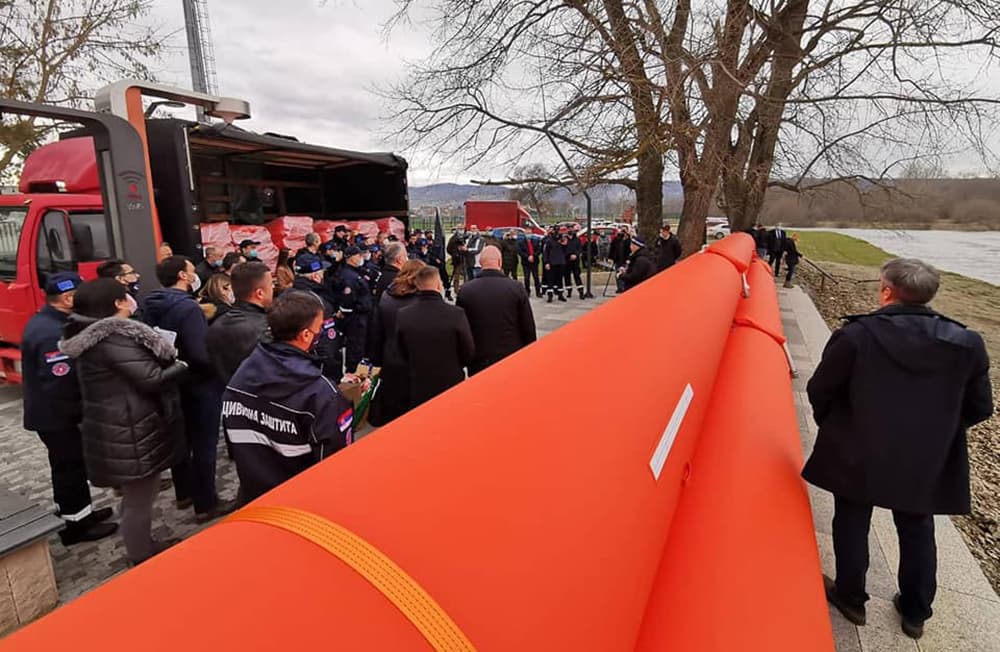 Čačak dobio mobilnu branu za odbranu od poplava (FOTO)