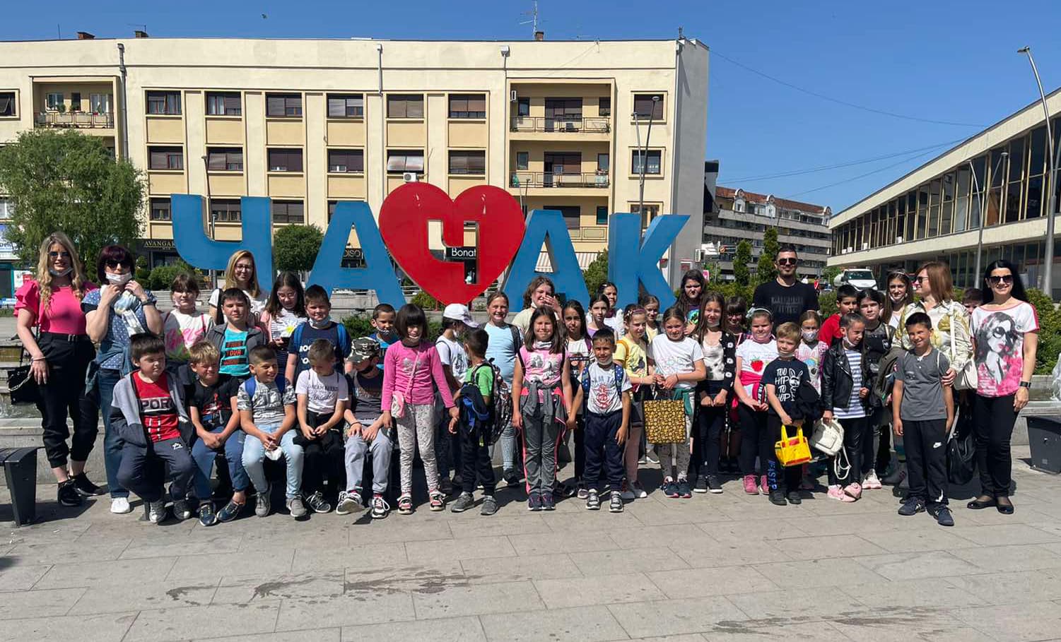 Učenici osnovnih škola iz Rakove i Prislonice u poseti ustanovama kulture u Čačku (FOTO)